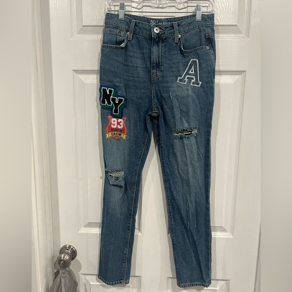 No Boundaries Denim - No Boundaries junior Mom Jeans